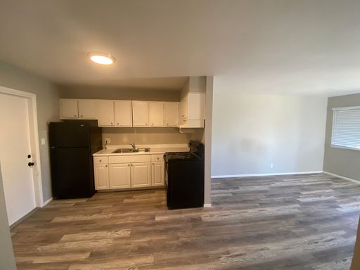 One Month Free! Come Apply with us today at Devonshire Apartments! – photo 1