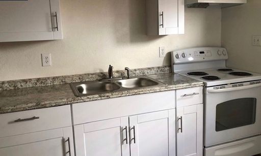 **FIRST MONTH'S RENT FREE** Please to schedule a tour! – photo 1