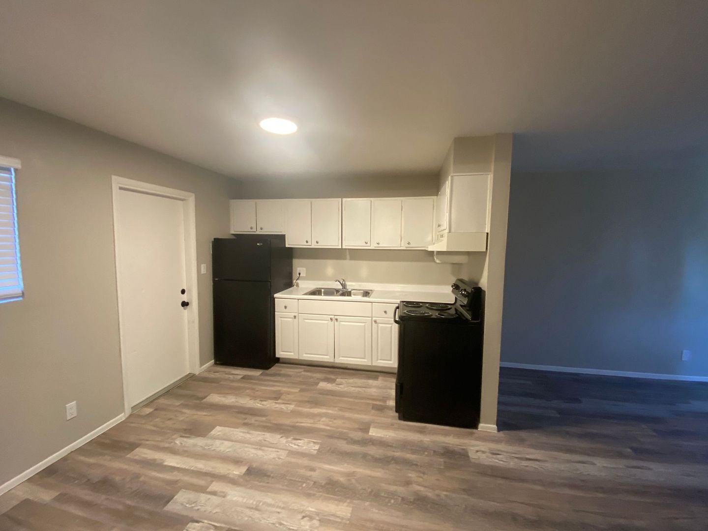 Representative apartment kitchen at Devonshire Apartments at 2414.