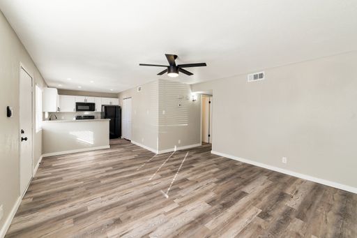 **FIRST MONTH'S RENT FREE & FREE 55 INCH TV** Please to schedule a tour! – photo 1