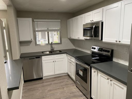 Move in by the end of September and receive 1/2 off October rent. – photo 1