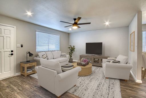 Beautiful Two Bedroom Two Bath Located in Chandler – photo 1