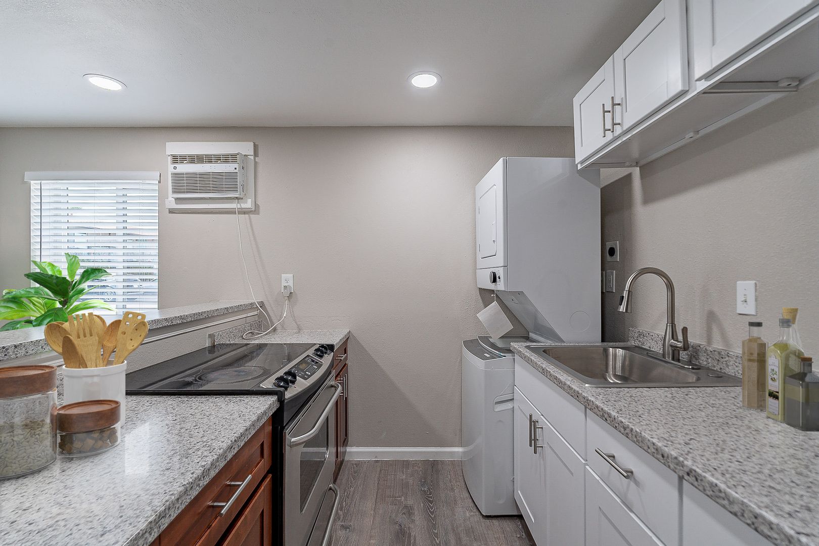 Phoenix Apartment: 1110 E Highland Ave