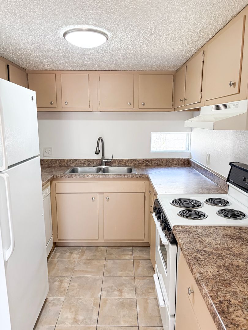 Phoenix Apartment: 6802 N 17th Ave