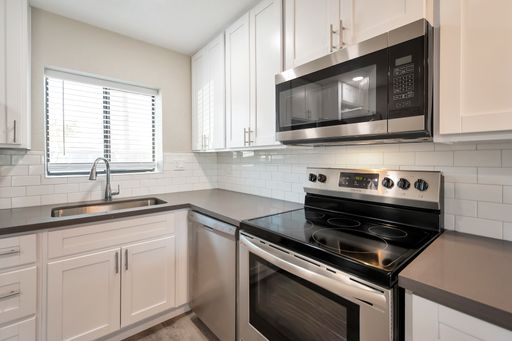 Beautiful Two Bedroom One Bathroom – photo 1