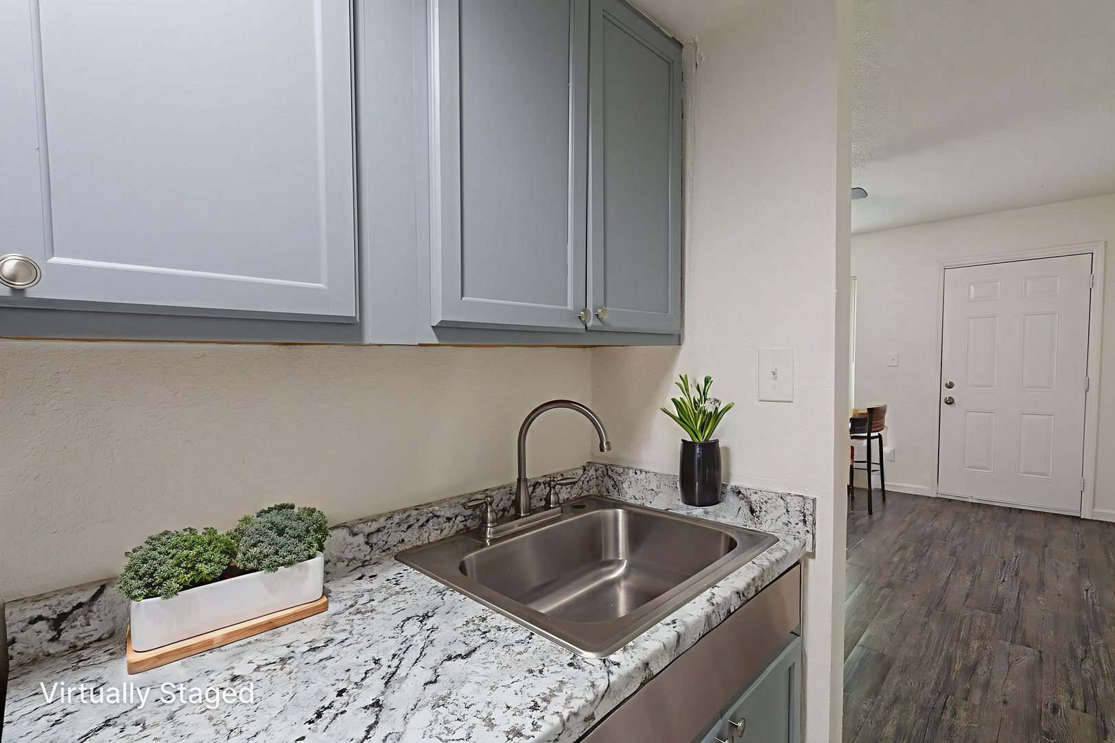 Phoenix Apartment: 3222 W Indian School Rd