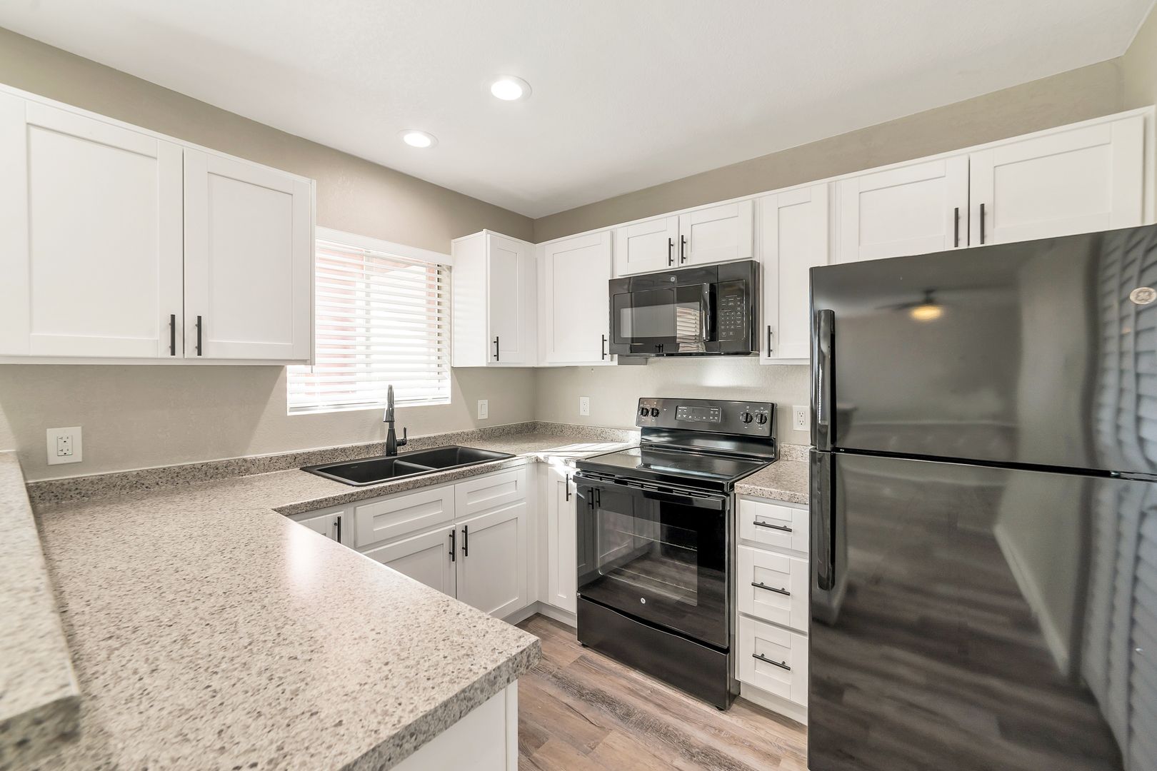 Phoenix Apartment: 2726 E Beck Ln