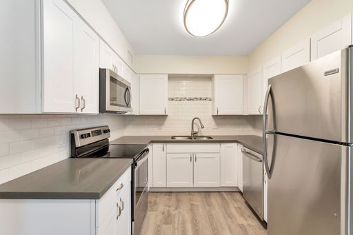 1st month free! Modern two-bedroom, two bath apartment homes, with huge private balcony – photo 1