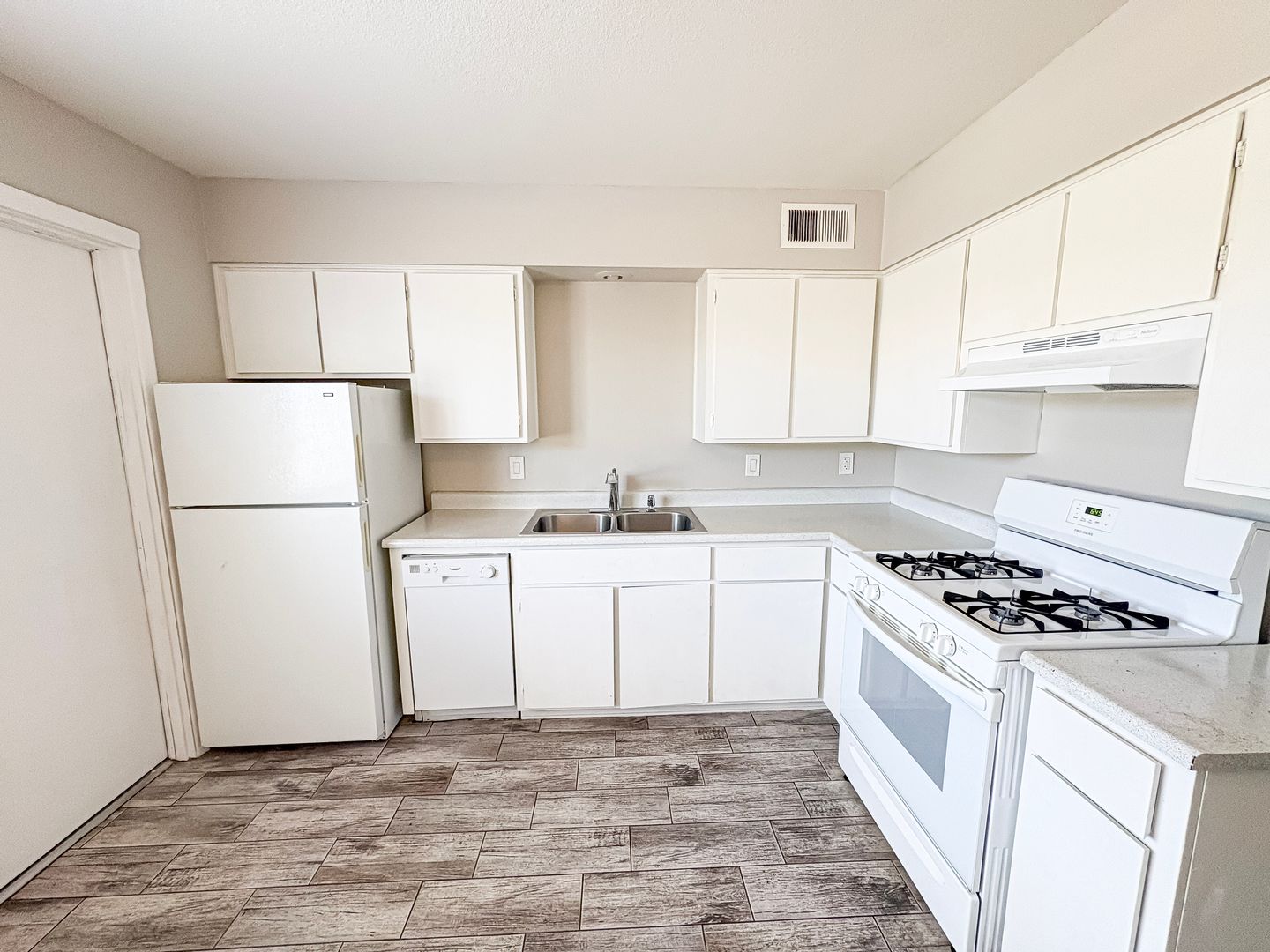 Tempe Apartment: 5105 S La Rosa
