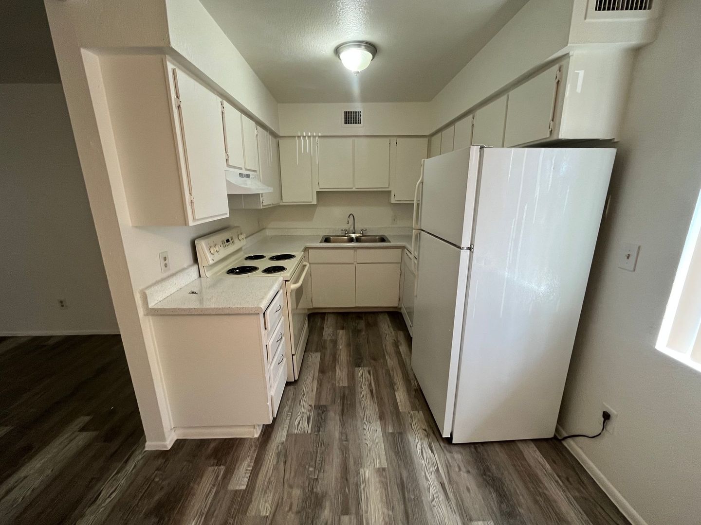 Phoenix Apartment: 10219 N. 12th Avenue