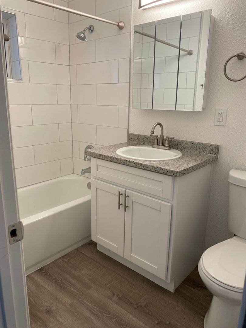 Representative apartment bathroom at Turney Cottages.