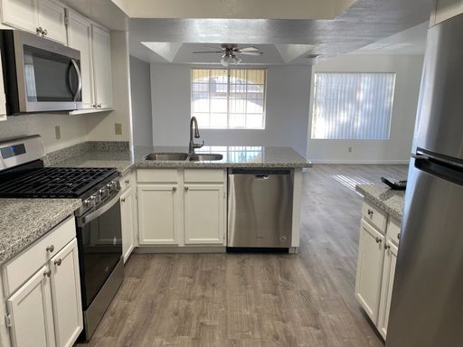 Beautiful 3 Bed 2 Bath House in Tempe. Lease Today! – photo 1