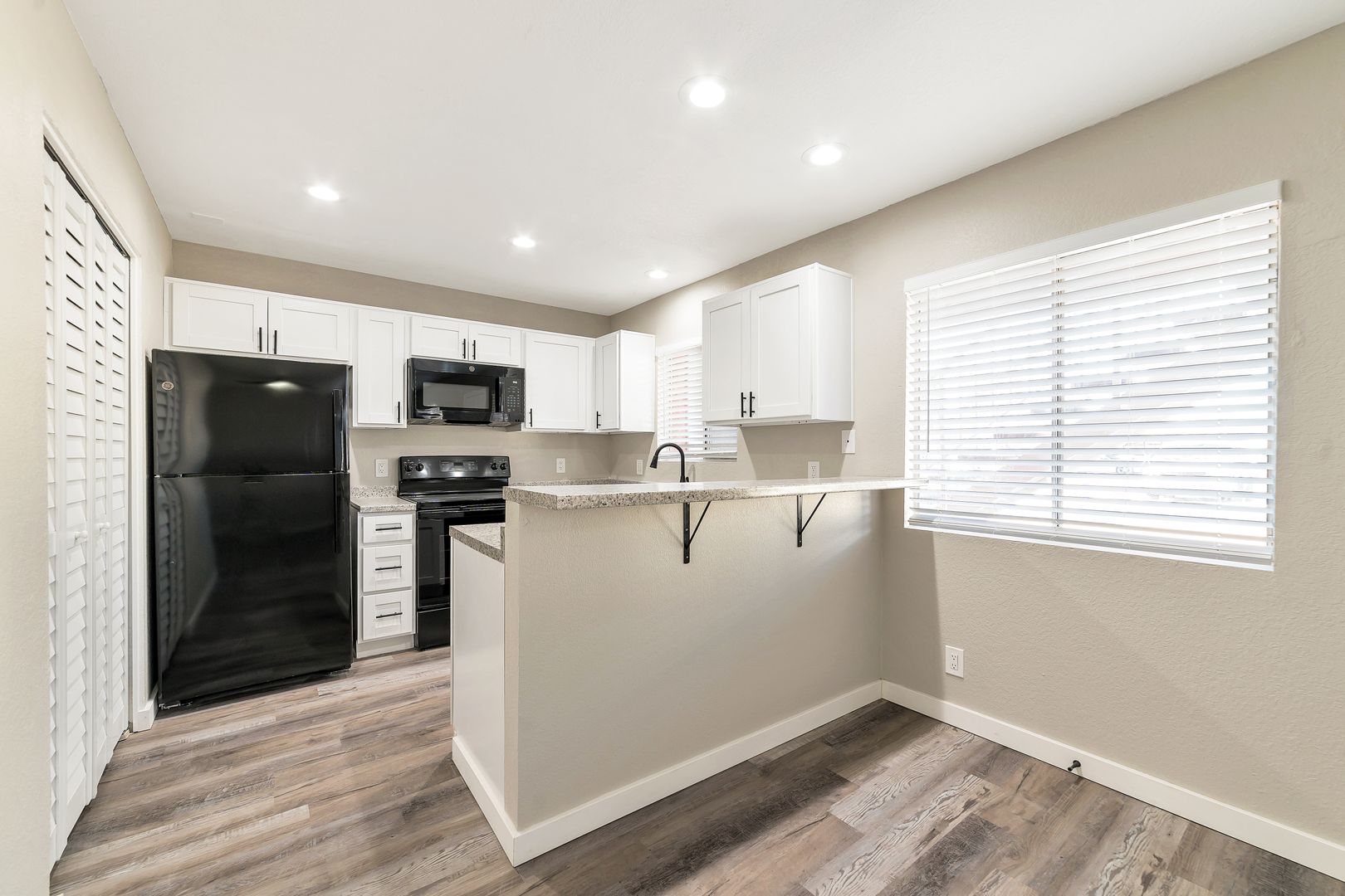 Phoenix Apartment: 2726 E Beck Ln