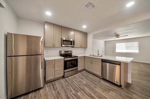 1 MONTH FREE on a 13 month Lease – photo 1