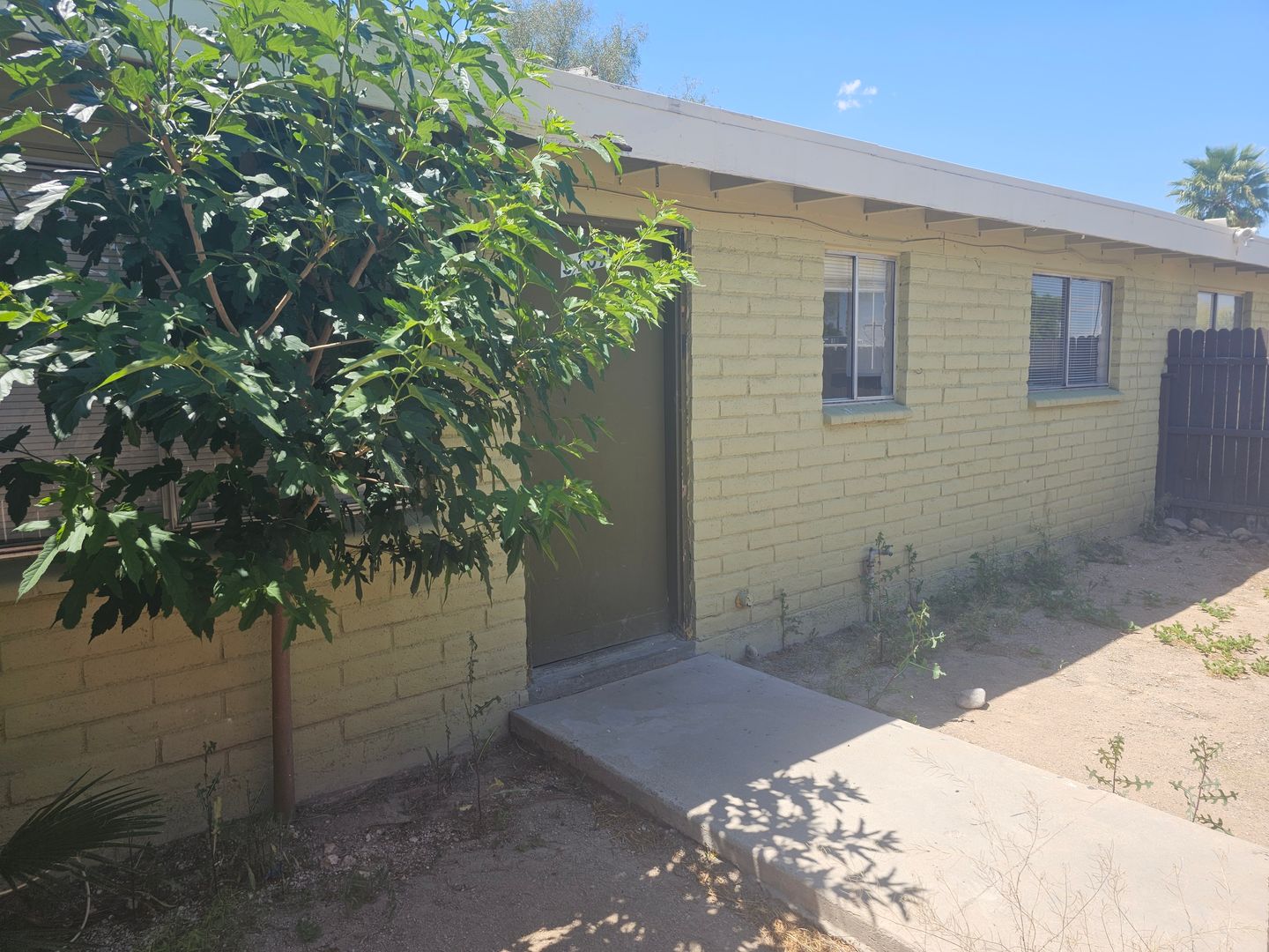 Tucson Apartment: 2740 N. Balboa Ave
