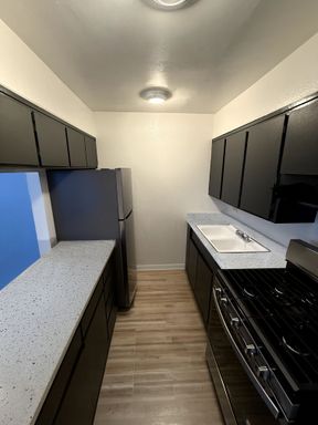 One Bedroom One Bath 1 Month FREE!!! – photo 1