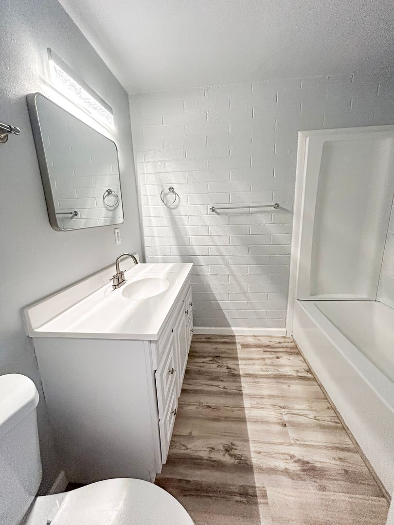 Representative apartment bathroom at Villa Serena.