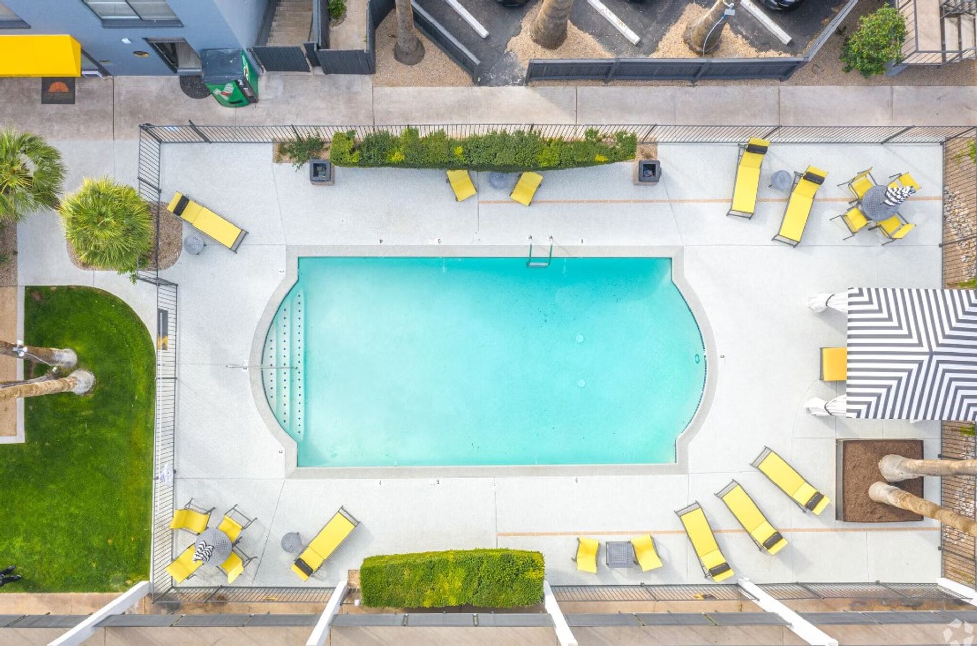 Pool at Marlowe Apartments (8 of 8)