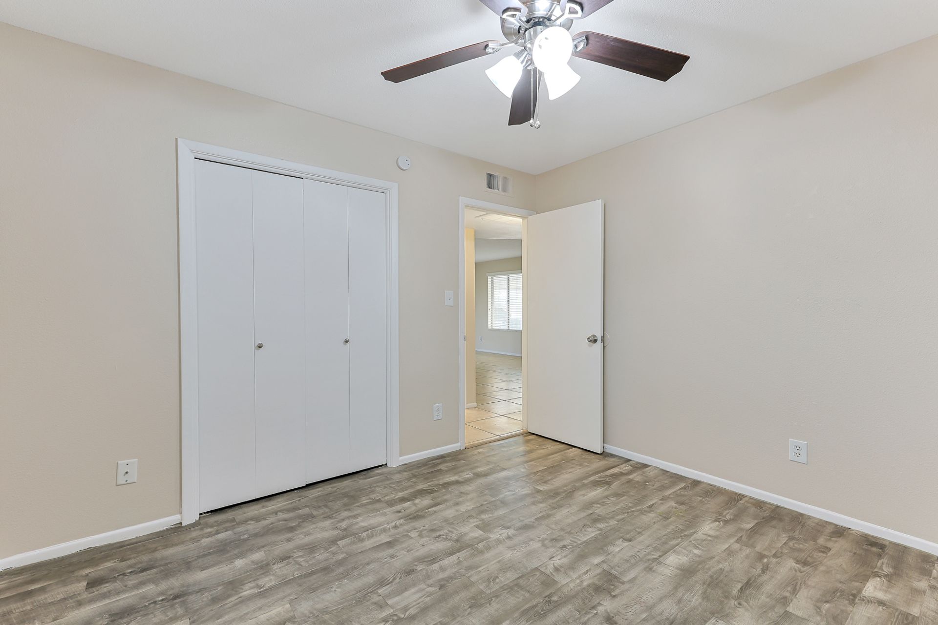 La Rosa Apartments 10 of 12