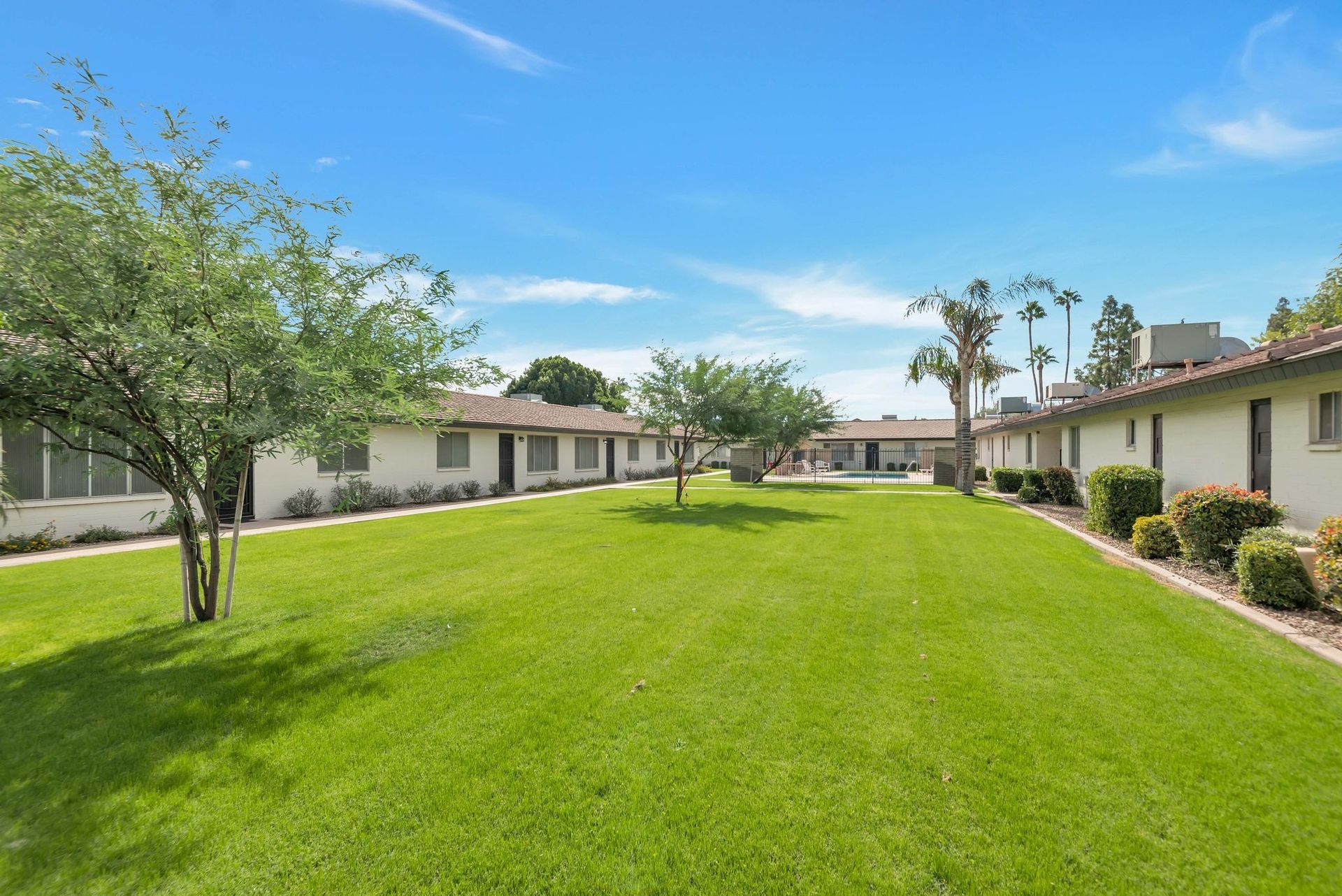 La Rosa Apartments 2 of 12