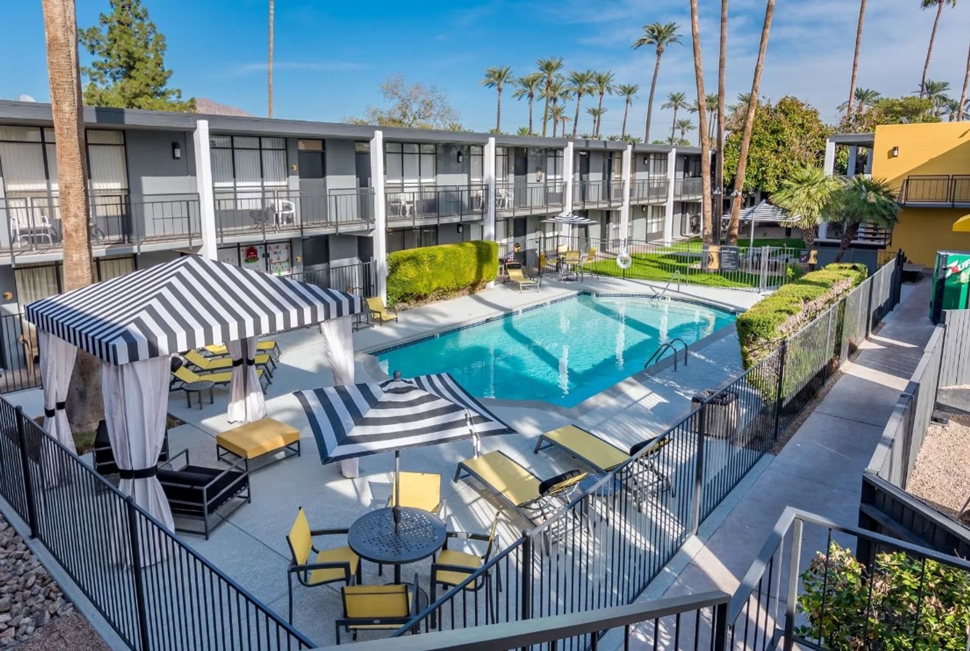Pool at Marlowe Apartments (3 of 8)