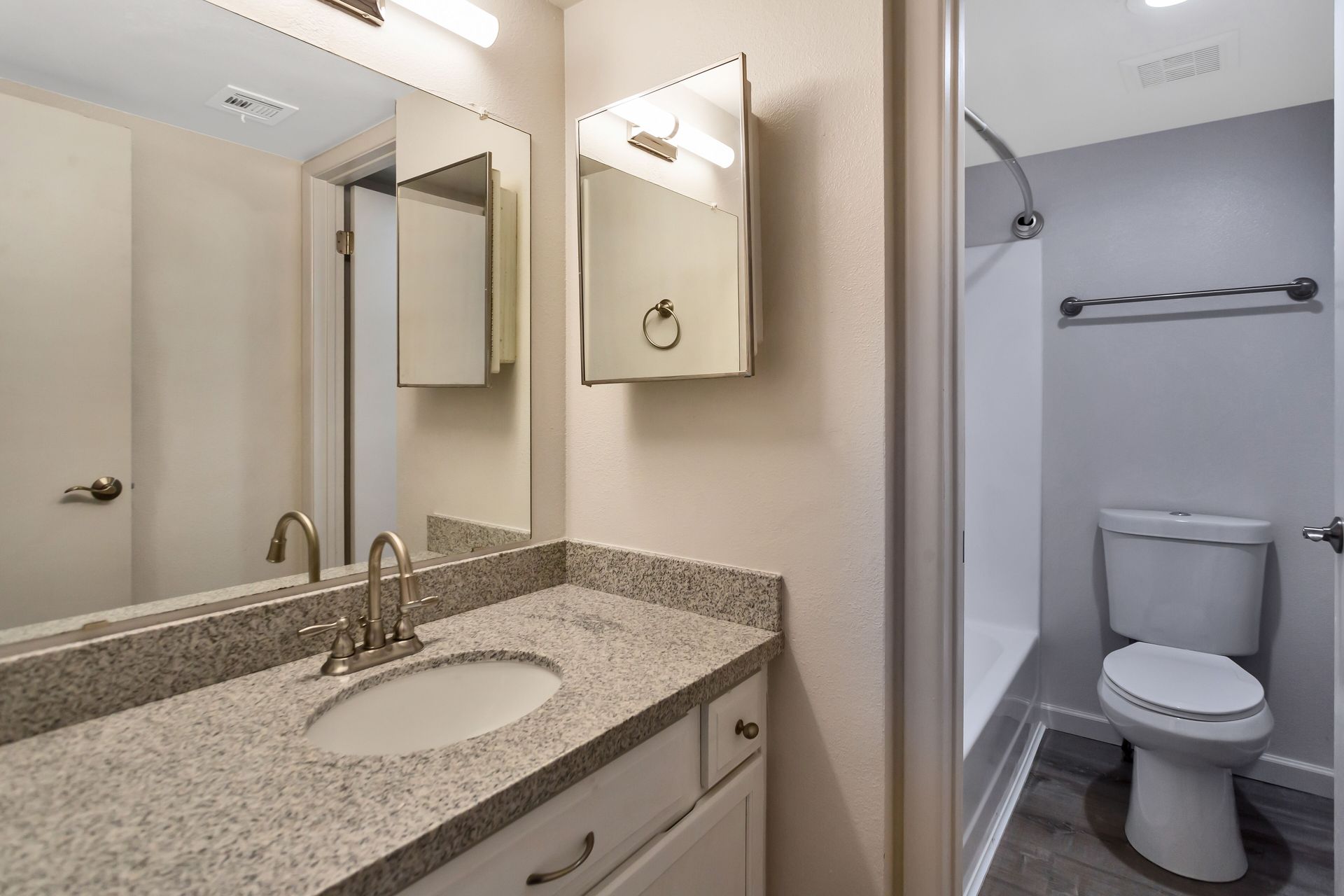 Apartment bathroom at Maryland Court.