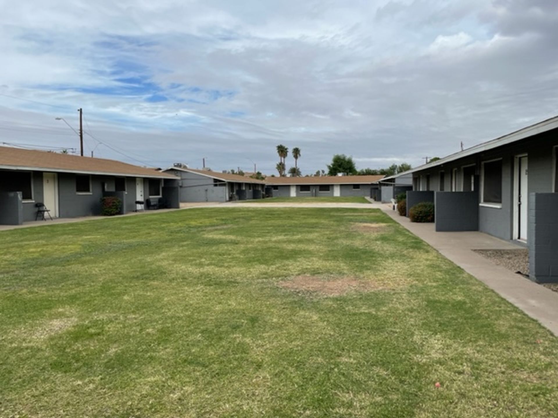 Shared outdoor space at Devonshire Apartments at 2414.