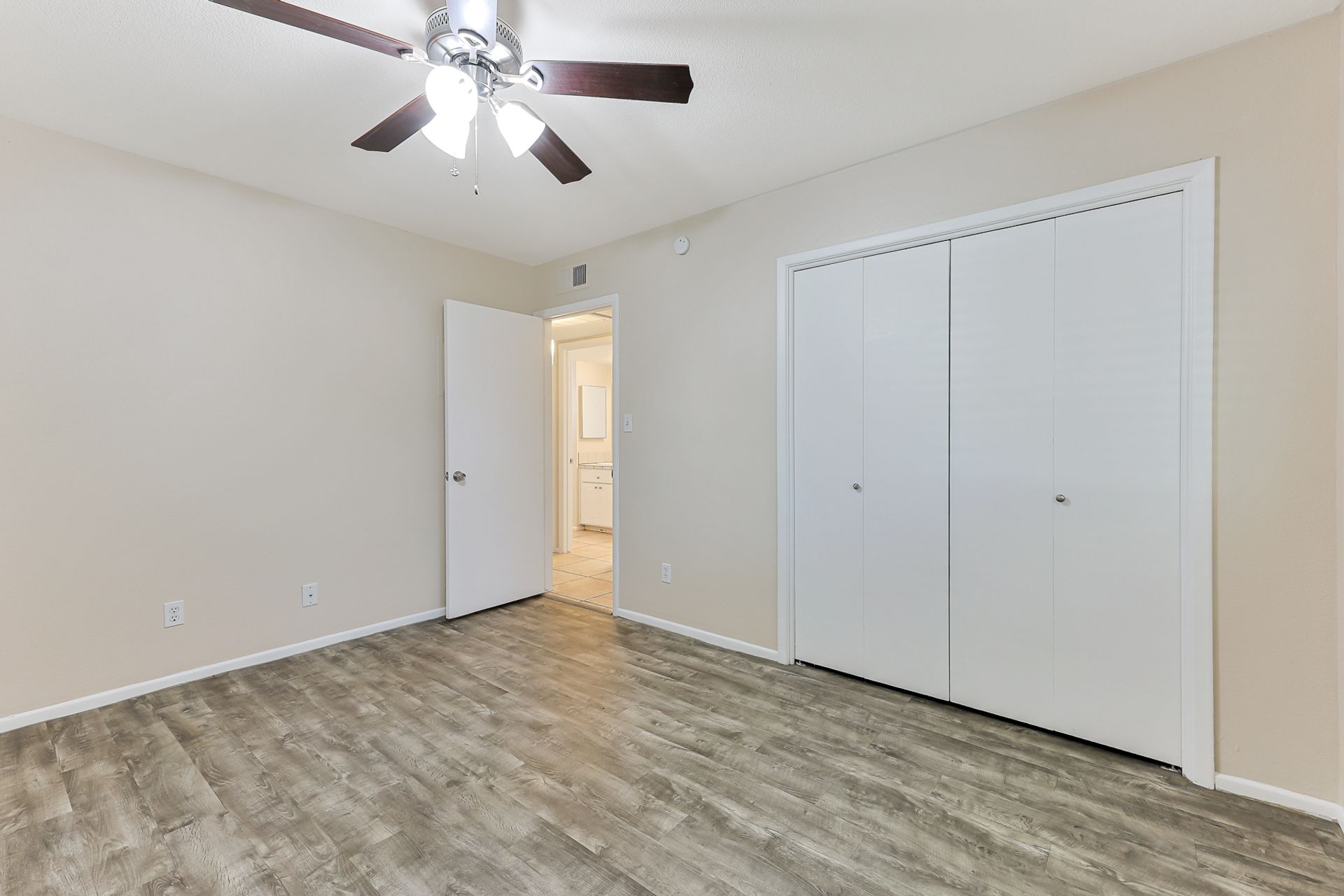 La Rosa Apartments 9 of 12