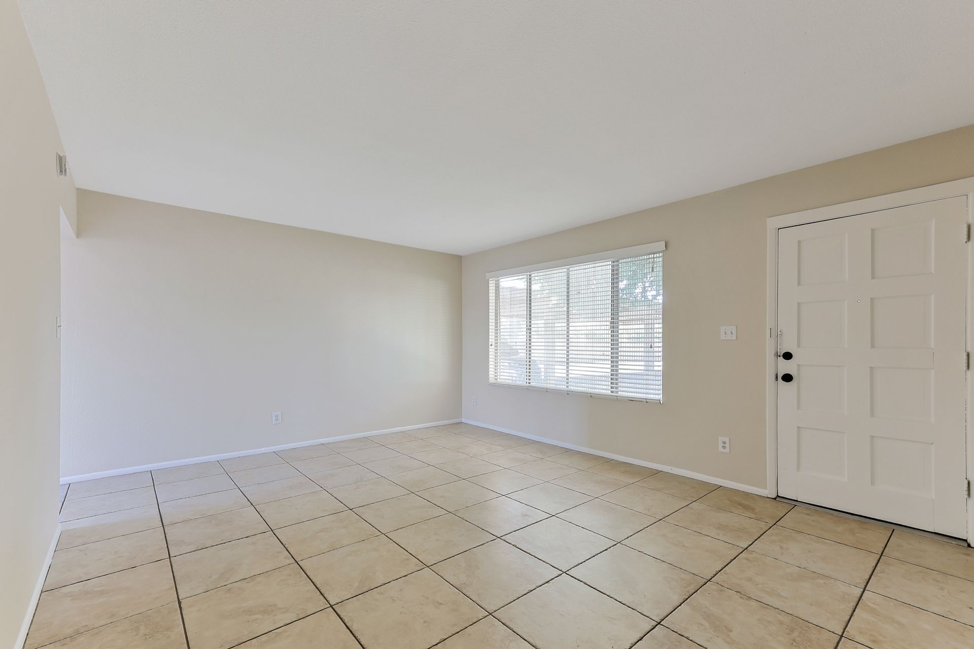 La Rosa Apartments 4 of 12