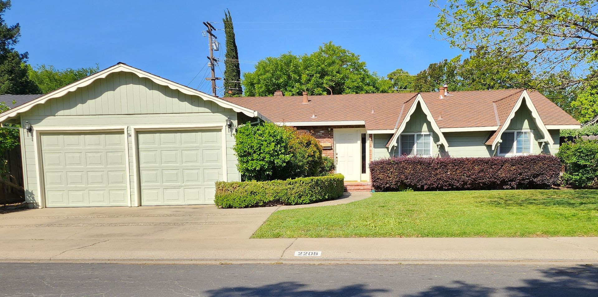 Modesto House: 2205 Monticello Avenue