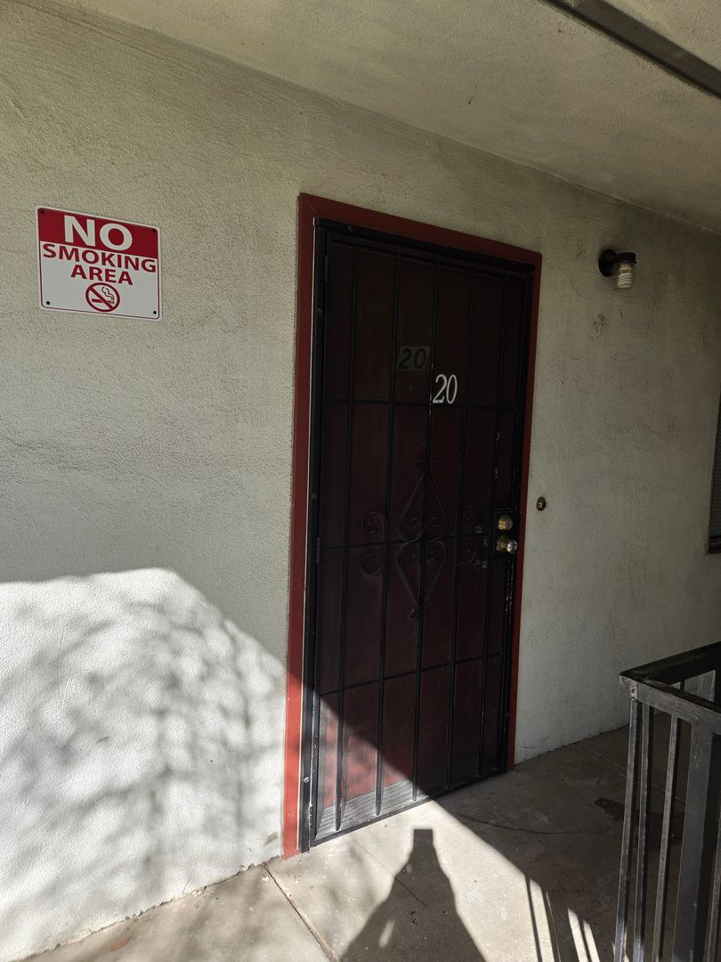 Modesto Apartment: 123 College Avenue