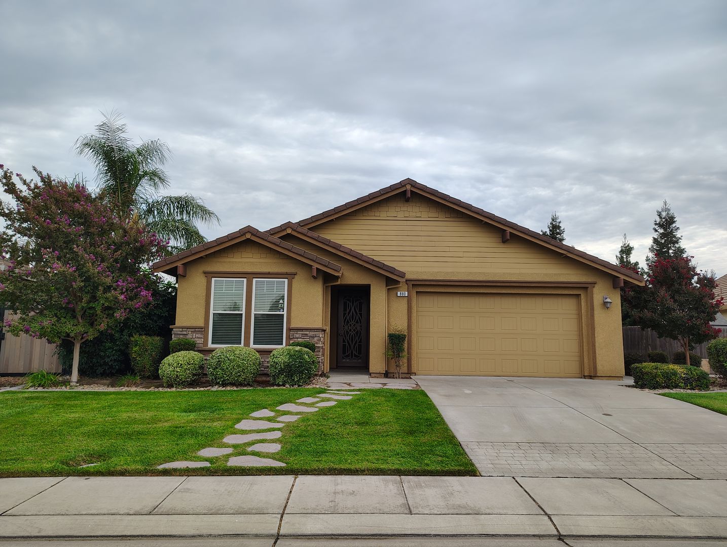 Manteca House: 880 Raccoon Valley Drive