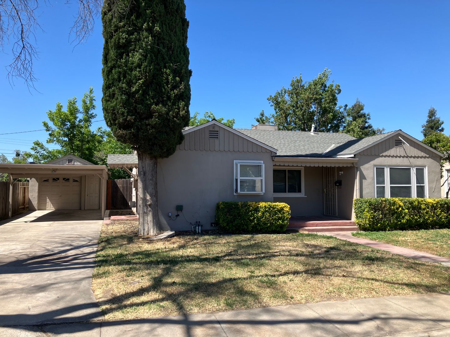 Modesto House: 2037 Miller Avenue