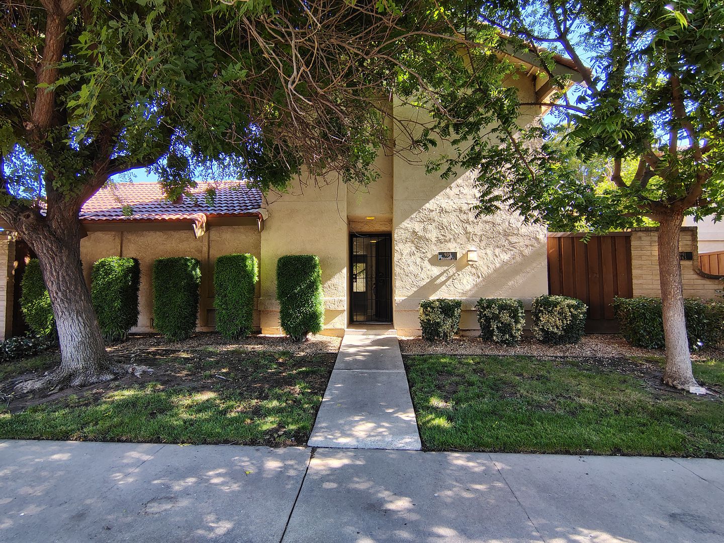 Modesto House: 939 Claremont Ct