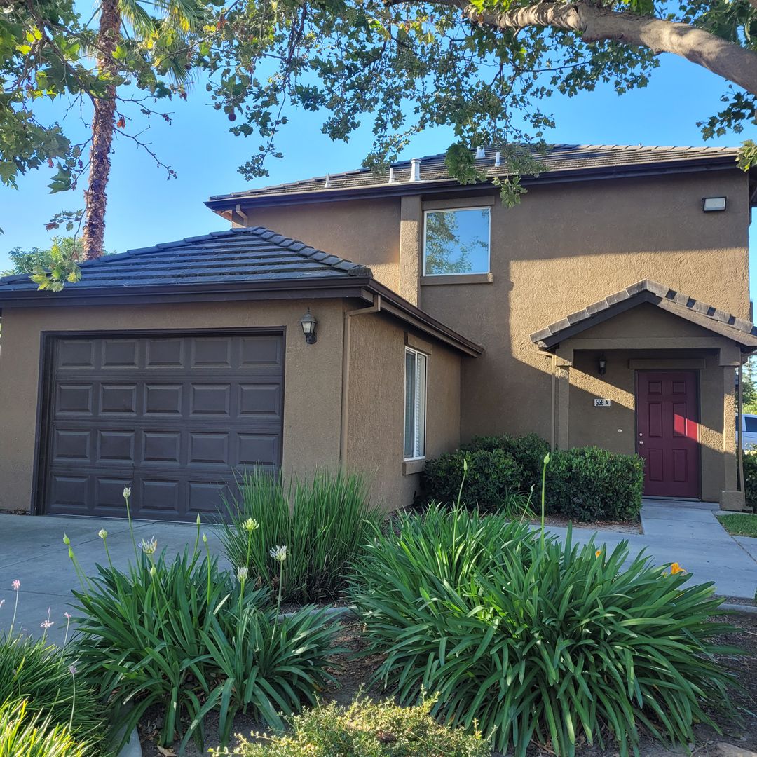 Turlock Townhome: 556 Vermont -  A