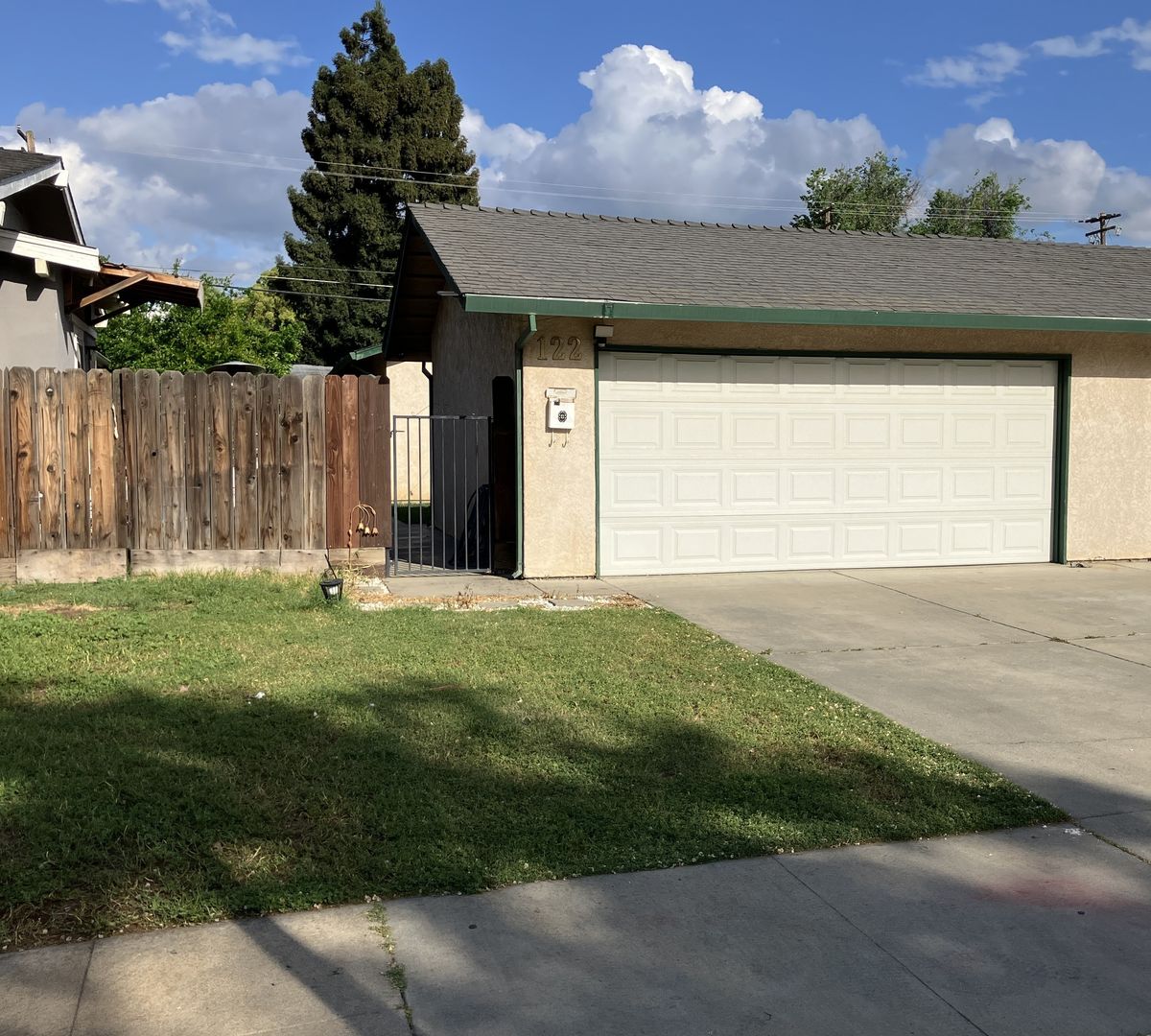 Modesto Apartment: 122 Orange Avenue