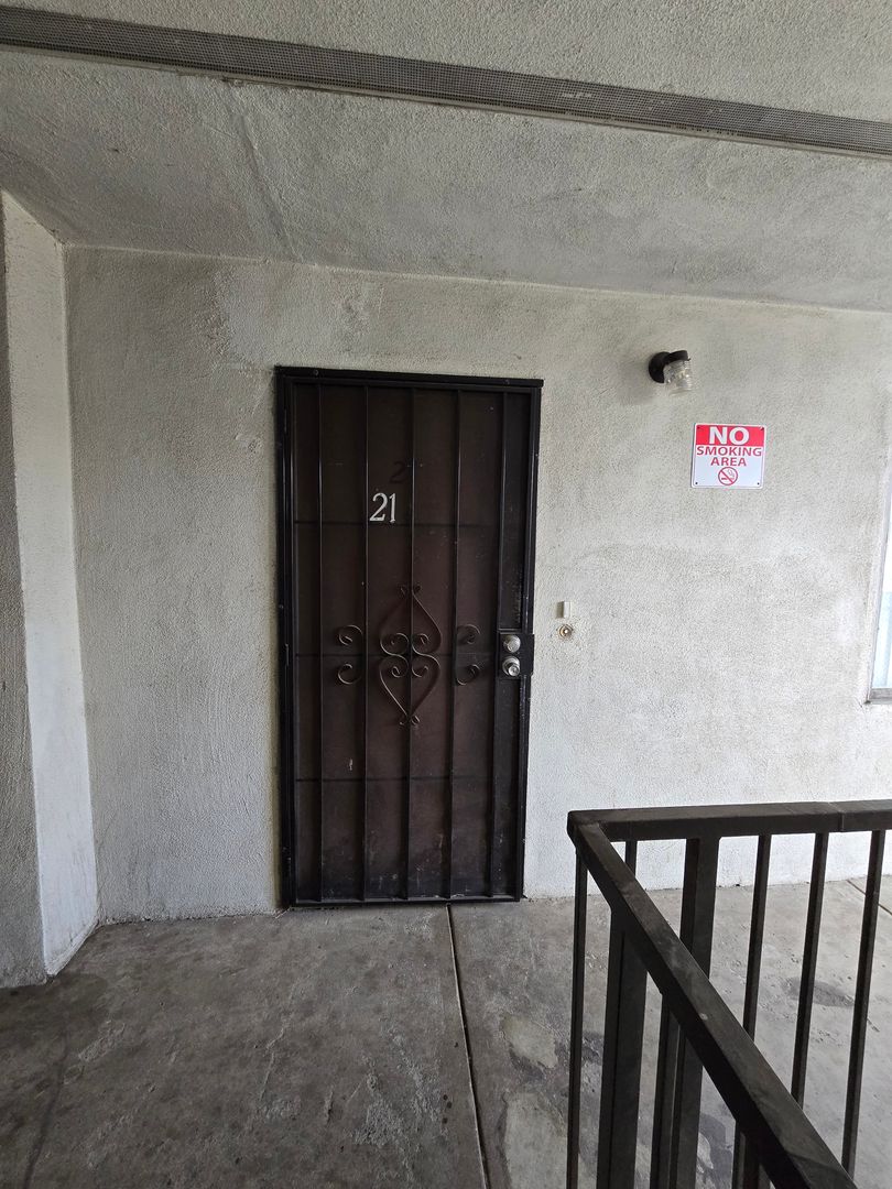 Modesto Apartment: 123 College Avenue