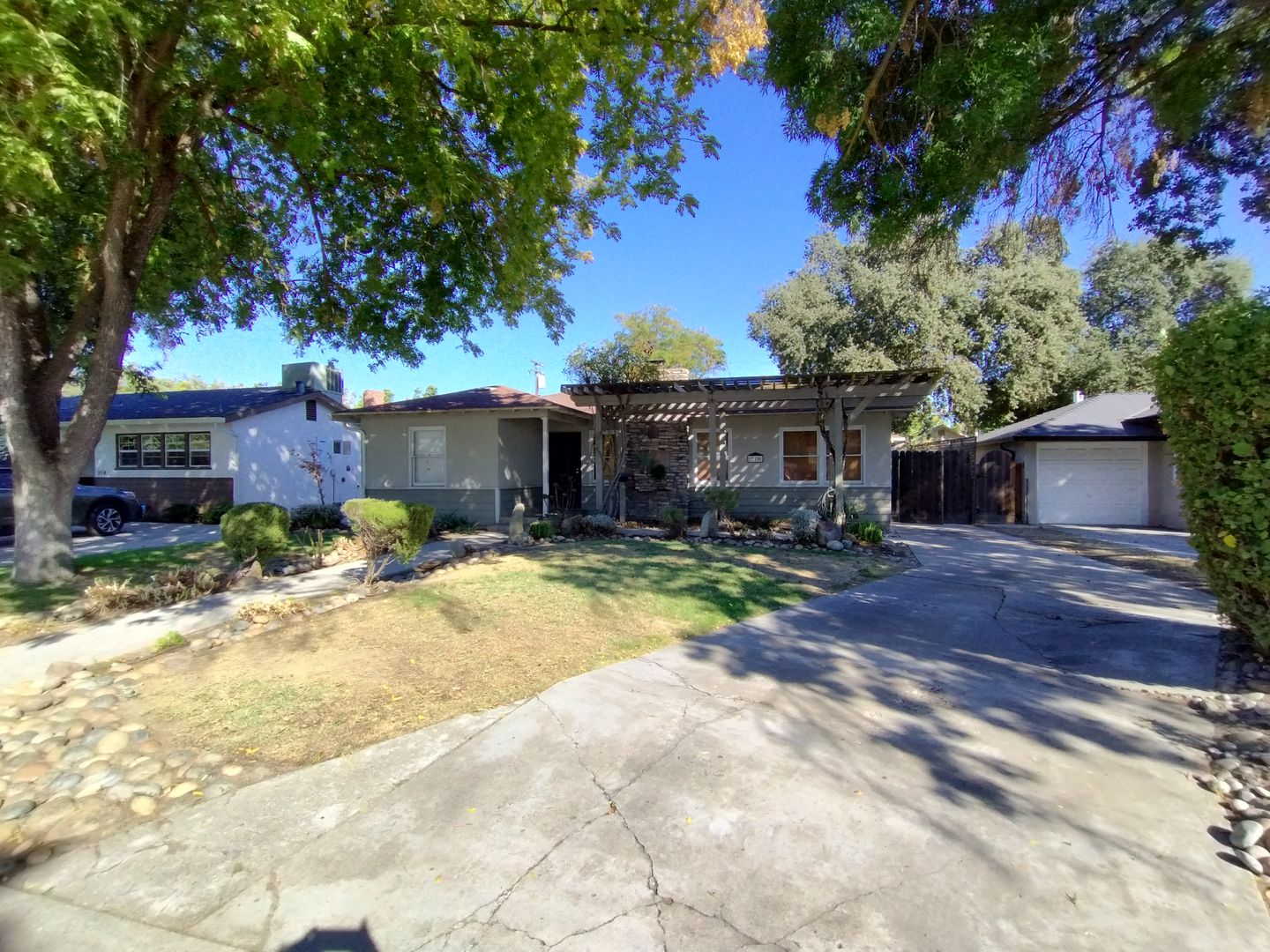Modesto House: 210 Covena Ave