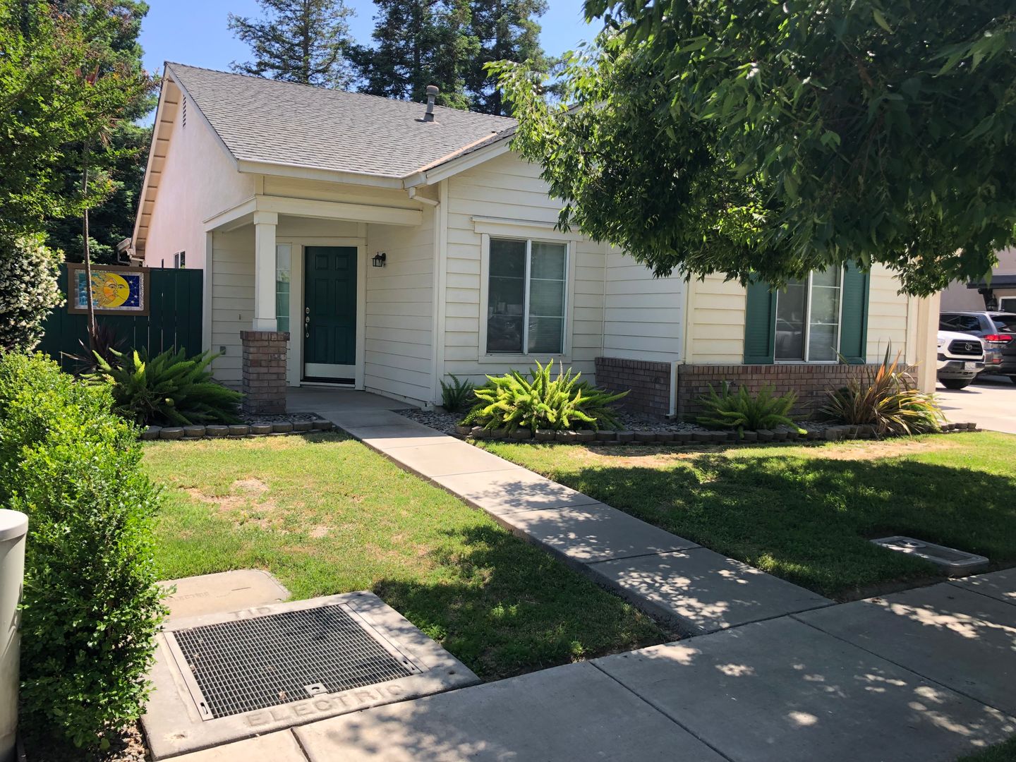 Turlock House: 358 Sunshine Way