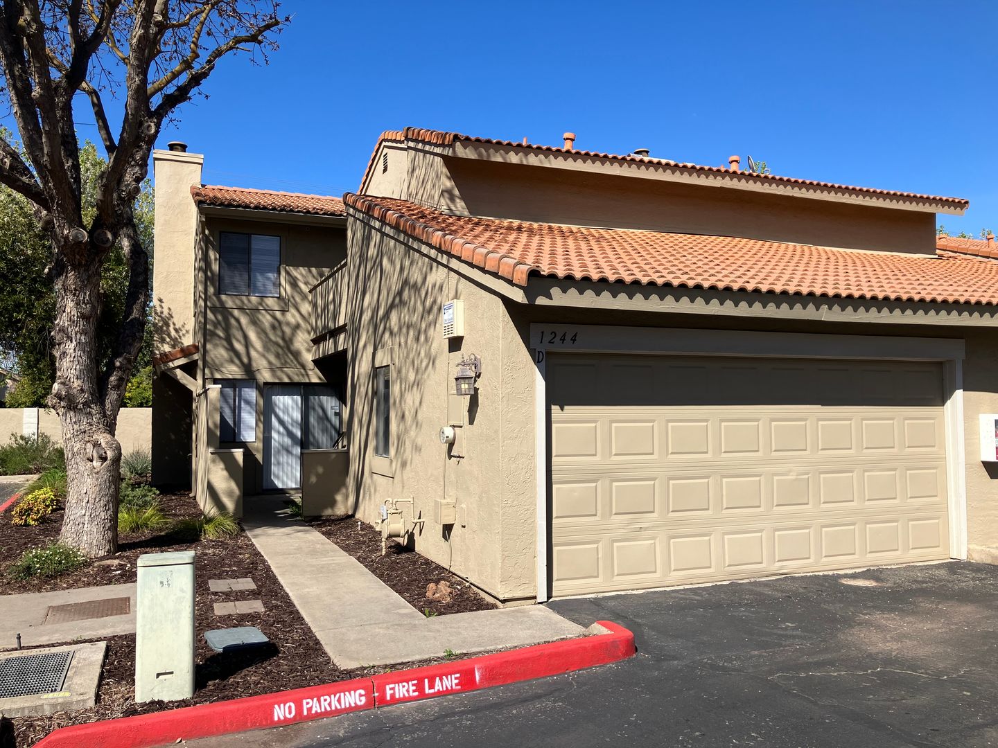 Modesto Townhome: 1244 W Roseburg Ave - D