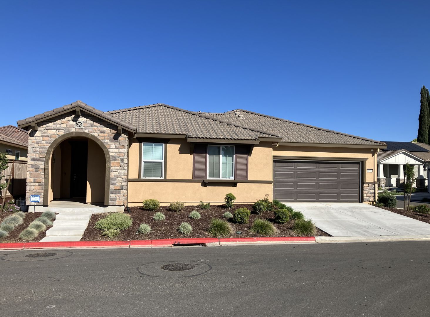 Hughson House: 1977 Apiary Way