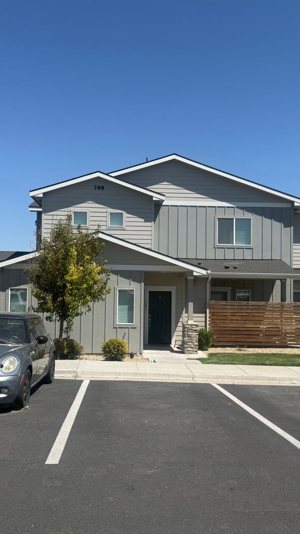 Kuna Townhome: 788 W Backpack LN - 101
