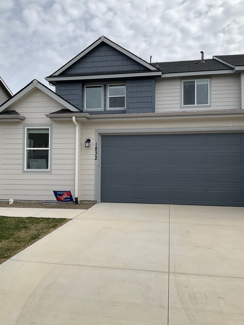 Eagle House: 1832 Big Star Ave