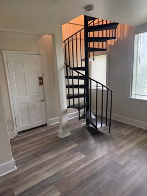 large 1 bedroom with a dining room, 1.5 bath, 2 level apartment – photo 1