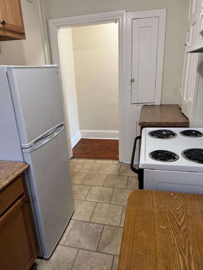 Chambersburg Apartment: 26 W Queen St