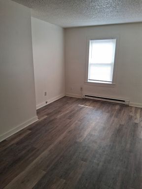 1 bedroom, 1 bath, 2nd floor apartment