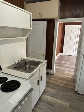 1 bedroom, 1 bath, 2nd floor apt