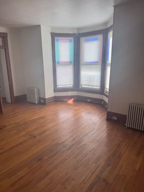 2 bedroom, 2 bath, 2nd floor apt – photo 1