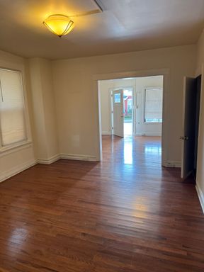 3 bedroom, 1.5 bath, half double house – photo 1