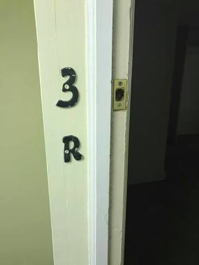1 bedroom, 1 bath, 2nd floor apt – photo 1